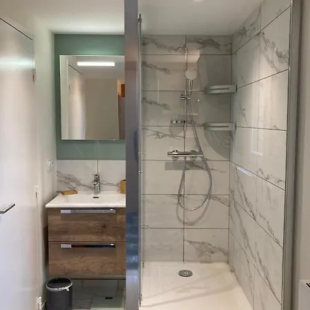 1850 - 3 Bedrooms, Balcony, Ski-in Ski-out * Куршевель