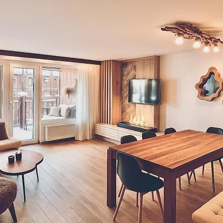 1850 - 3 Bedrooms, Balcony, Ski-in Ski-out Апартаменты *